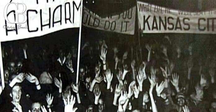 Enthusiastic Crowd welcomes Aztecs home from Kansas City in 1941