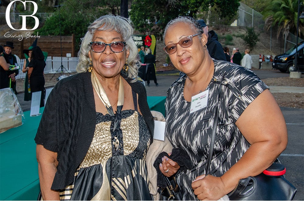 Maxine and Lisa Peoples