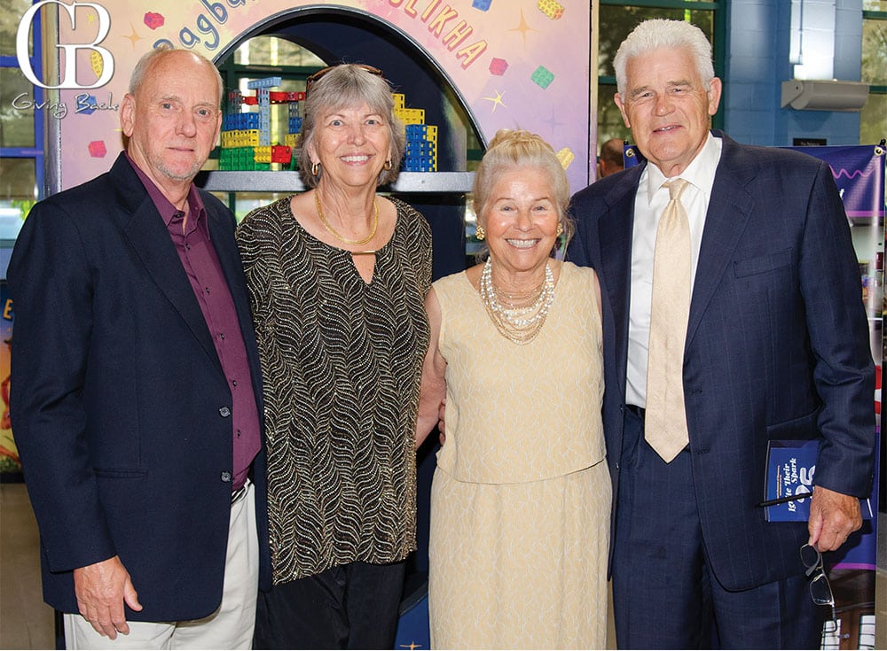 Nigel and Rhonda Farrar with Maria and Peter Burggren