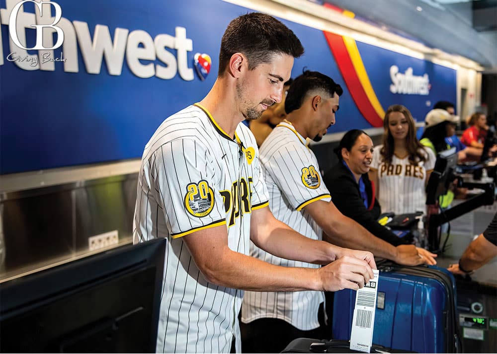 Padres-players-greet-Customers-at-Southwest-Airlines-ticket-counter-in-San-Diego - GB Magazine Padres players greet Customers at Southwest Airlines ticket counter in San Diego
